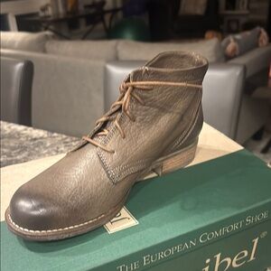 New in Box Josef Seibel Women’s Sienna Lace Up Bootie.  Size 36. US 5.5-6